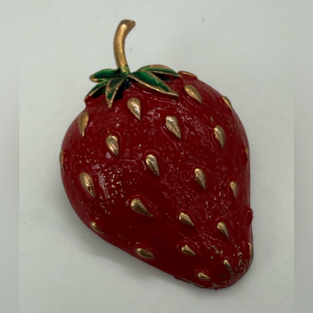 Vintage Strawberry Brooch Red Painted Gold Tone Fruit‎ Pin